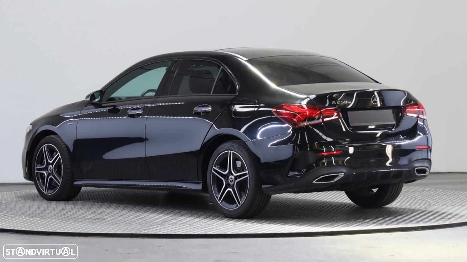 Mercedes-Benz A 250 Limousine e AMG Line - 3