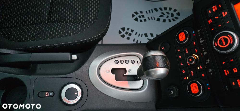 Nissan Qashqai 2.0 dCi 4 x 4 DPF tekna - 21