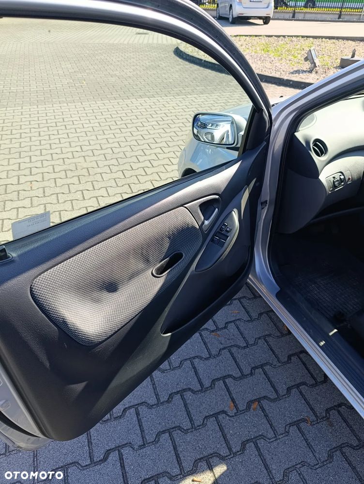Toyota Yaris 2004 photo 5