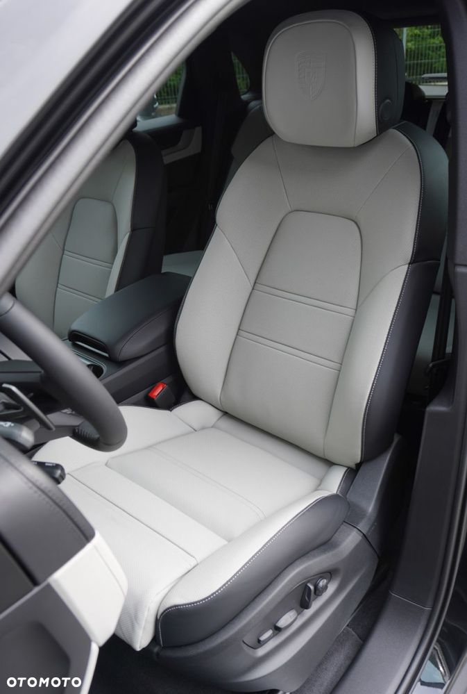 Porsche Cayenne S - 11