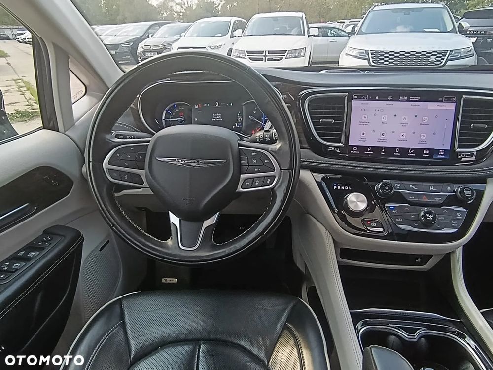 Chrysler Pacifica - 16