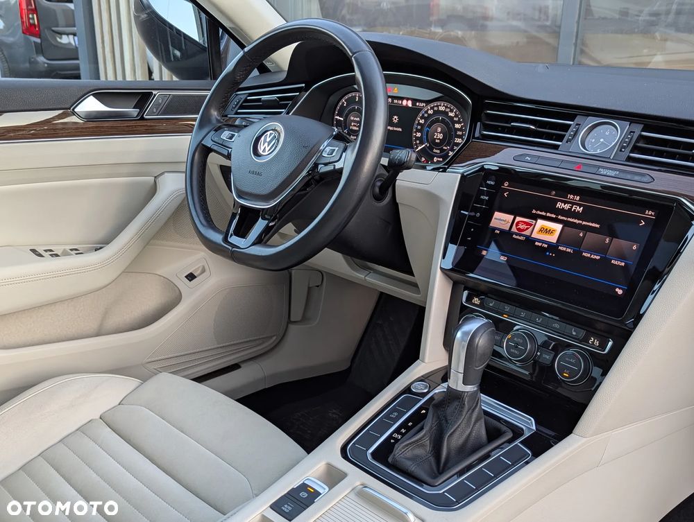 Volkswagen Passat 2.0 TDI SCR DSG Highline - 24