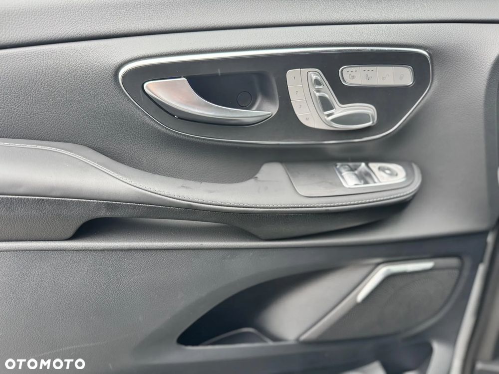 Mercedes-Benz Klasa V - 12