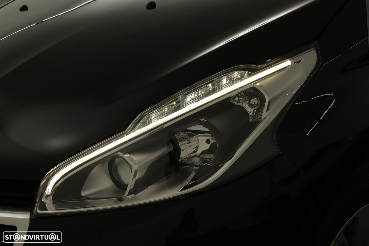 Peugeot 208 1.2 PureTech Signature - 6