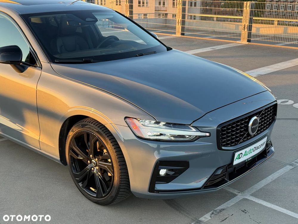 Volvo S60 B5 B AWD Plus Dark - 9
