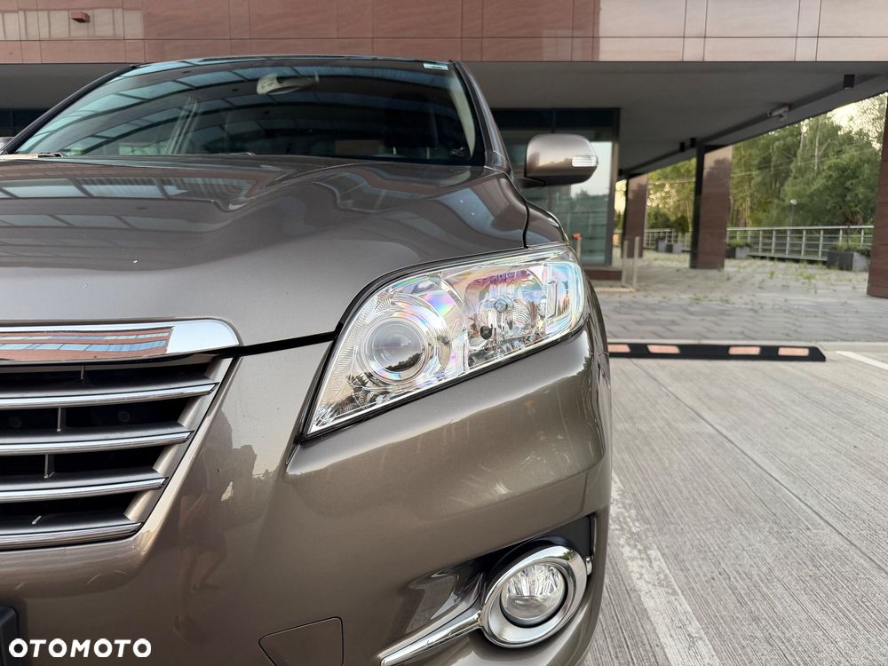 Toyota RAV4 - 10