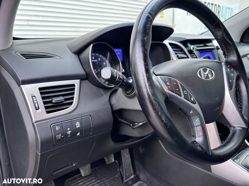 Hyundai i30 blue 1.4 Trend - 19
