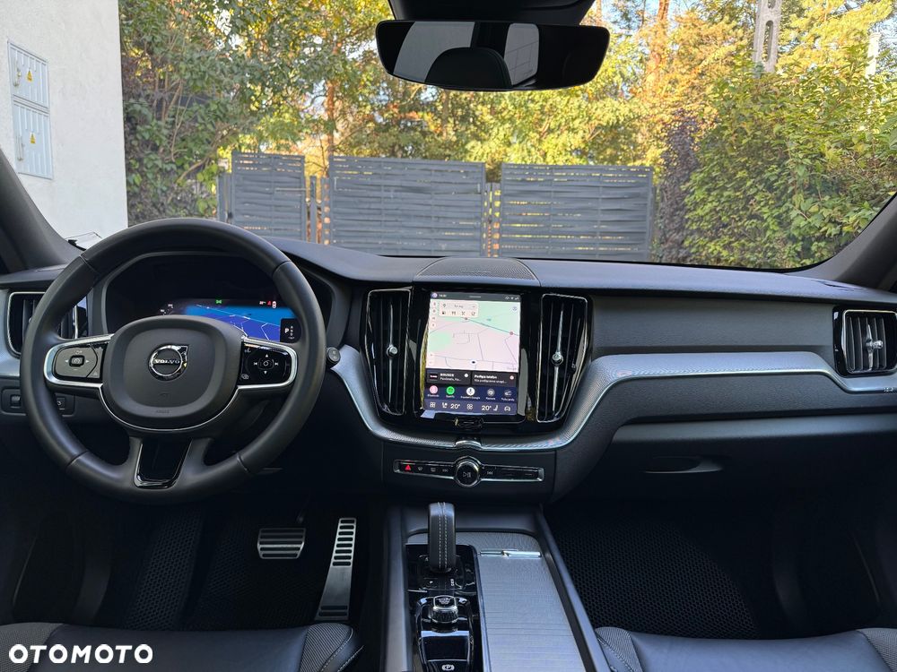 Volvo XC 60 B4 B Plus Dark - 15