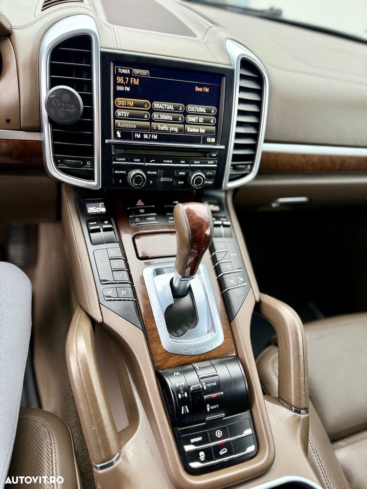 Porsche Cayenne Diesel Platinum Edition - 18