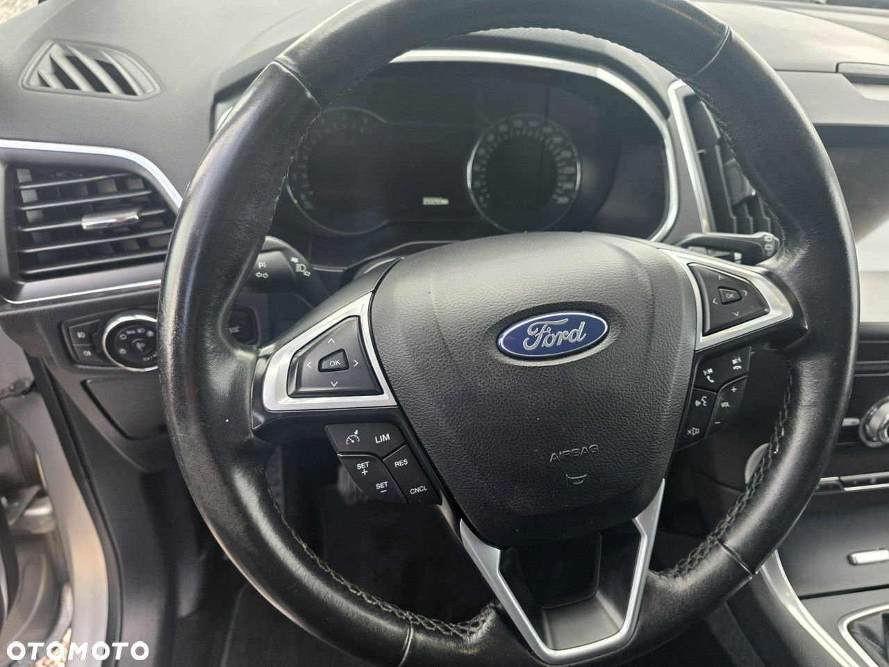 Ford Galaxy - 23
