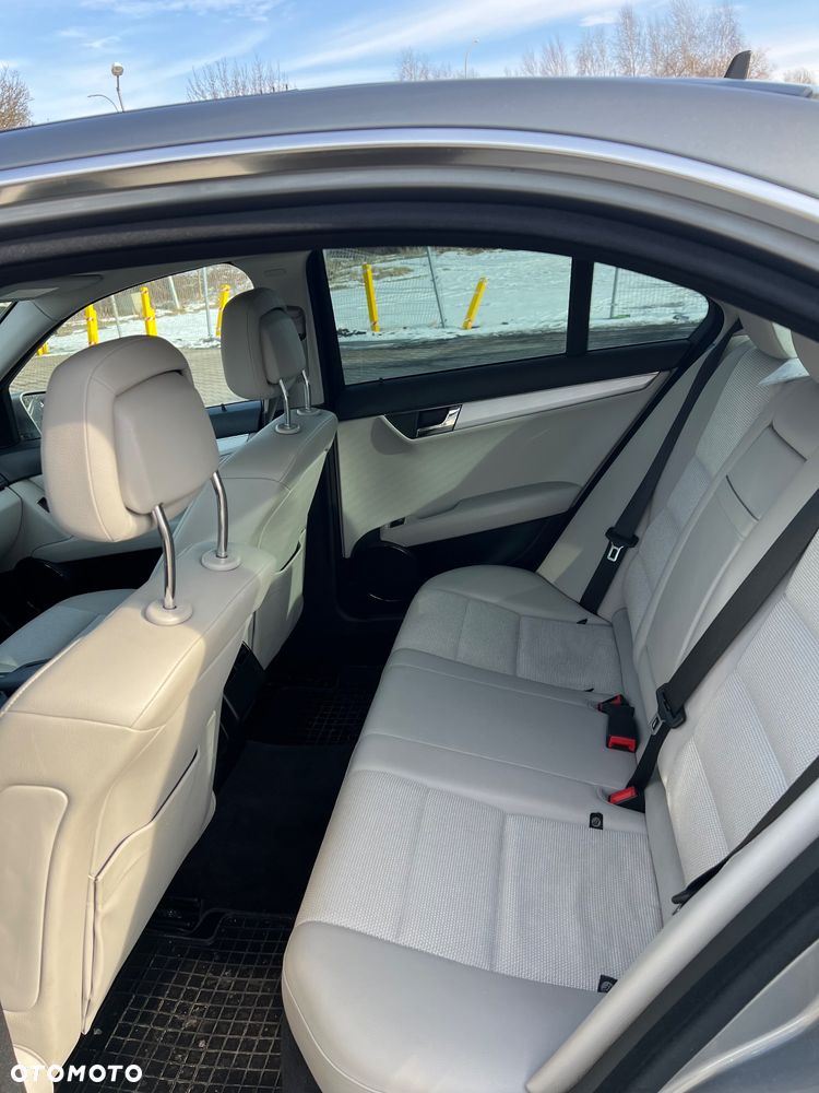 Mercedes-Benz Klasa C 180 CGI Automatik BlueEFFICIENCY Avantgarde - 7