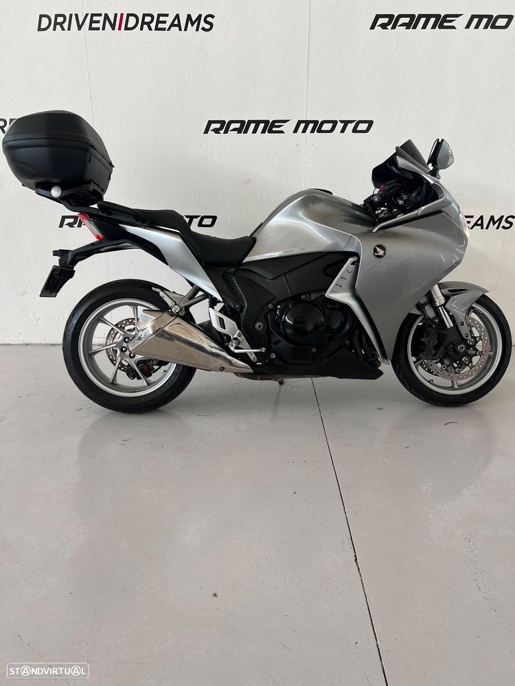 Honda VFR - 3