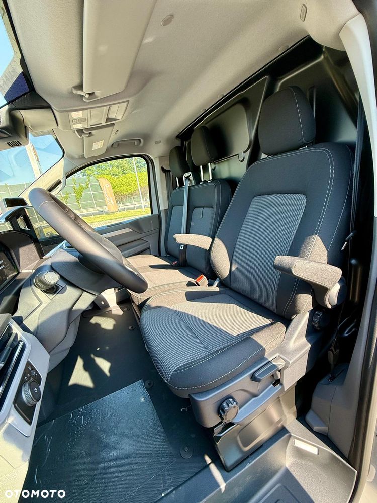 Volkswagen Transporter T7 - 11