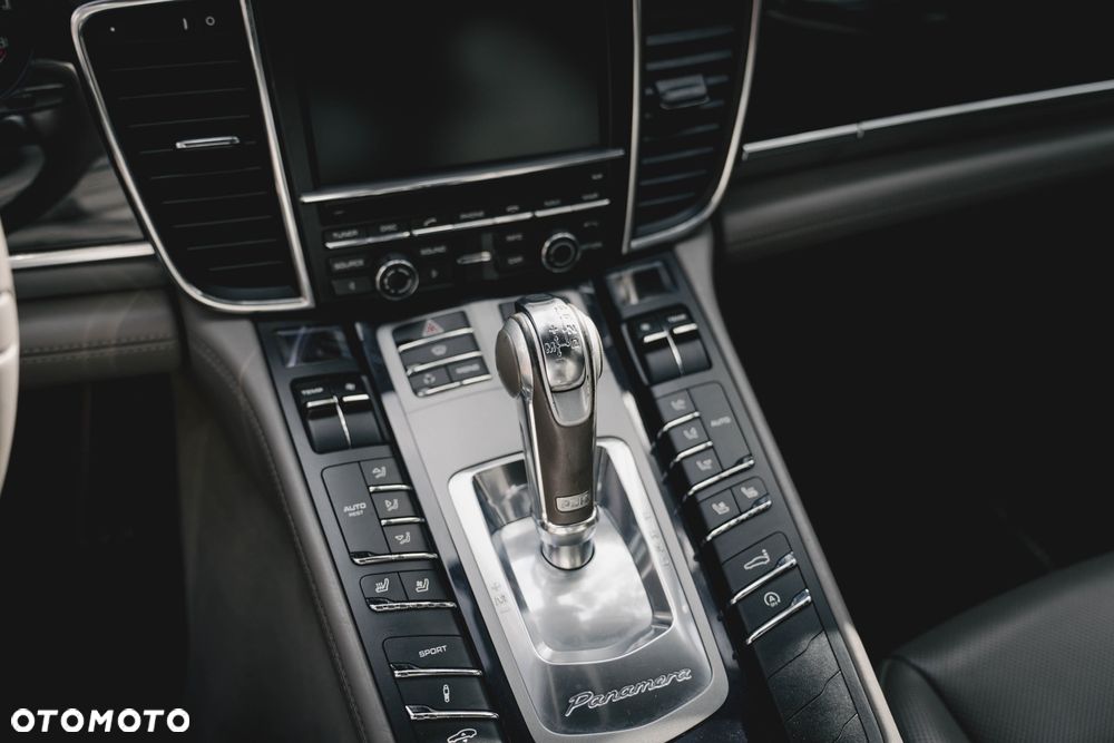 Porsche Panamera 4S - 19