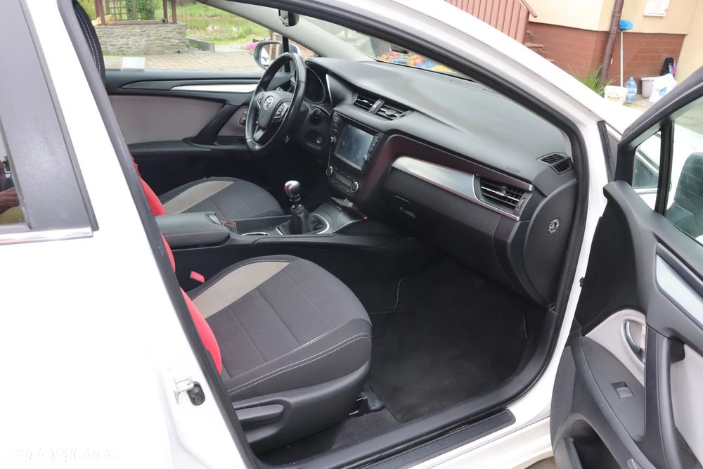 Toyota Avensis 1.8 Premium - 7