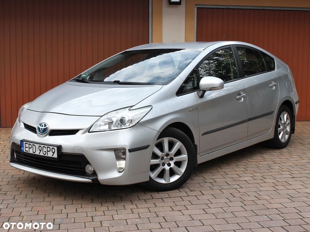 Toyota Prius (Hybrid) Life - 10