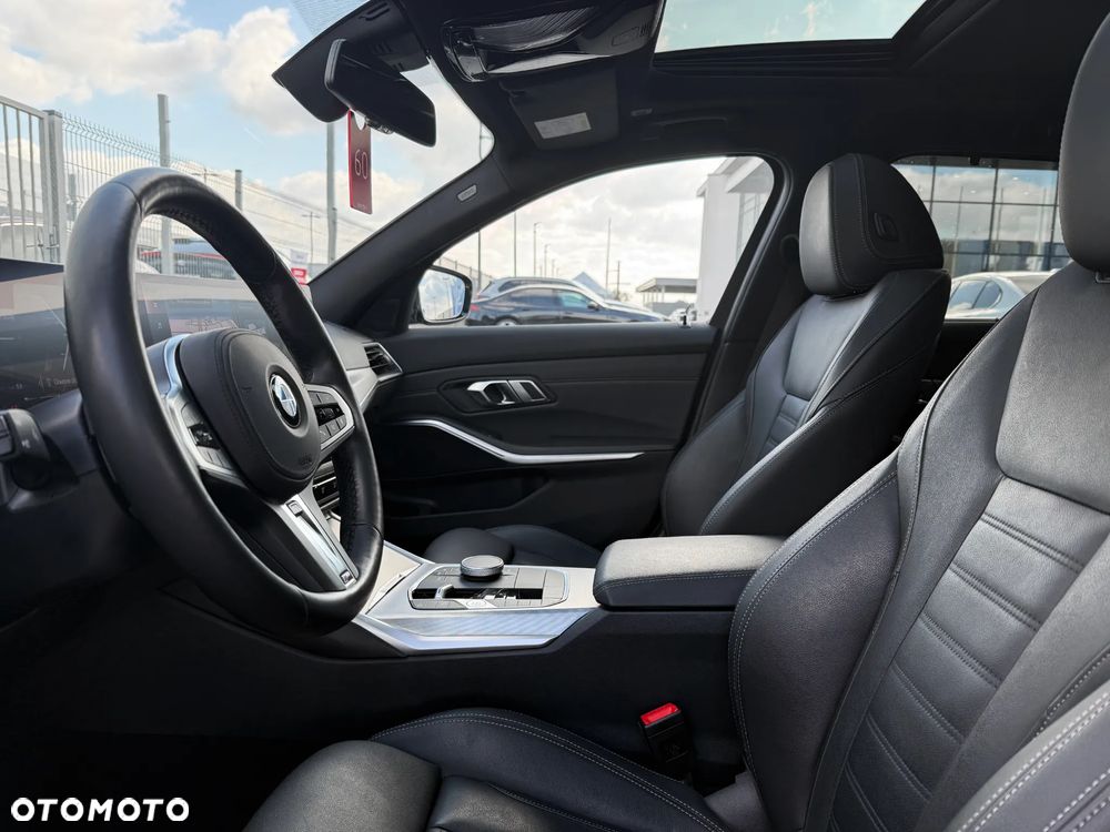 BMW Seria 3 320d Touring xDrive M Sport - 25