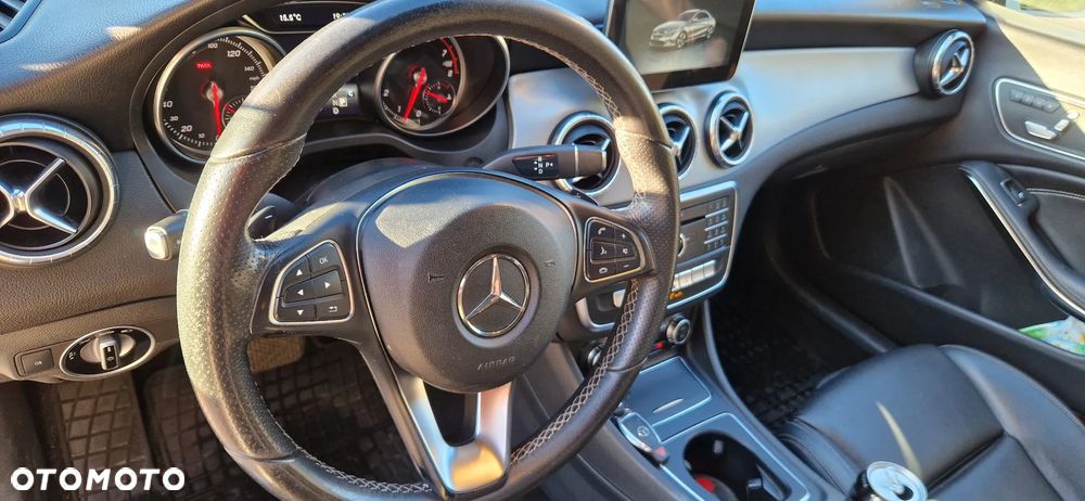 Mercedes-Benz CLA 250 7G-DCT AMG Line - 13