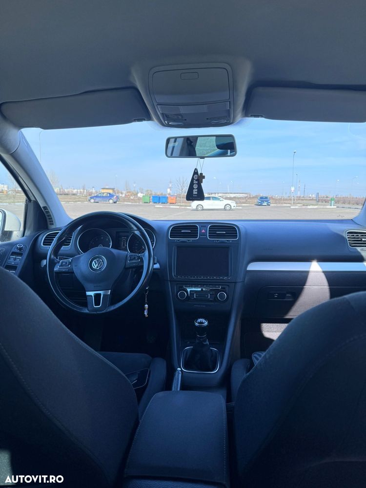Volkswagen Golf - 6