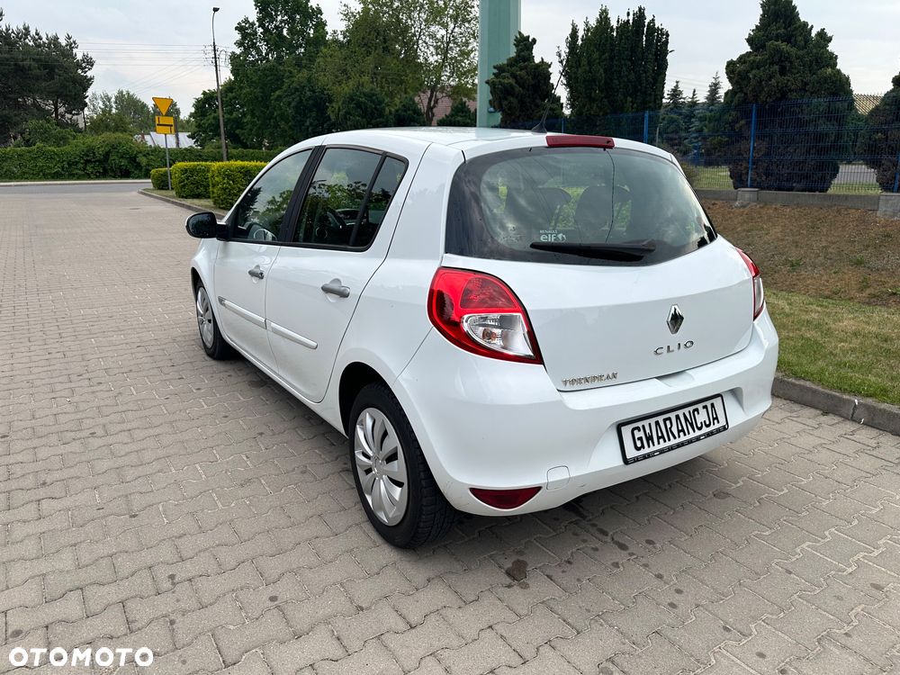 Renault Clio 1.2 16V 75 Dynamique - 11