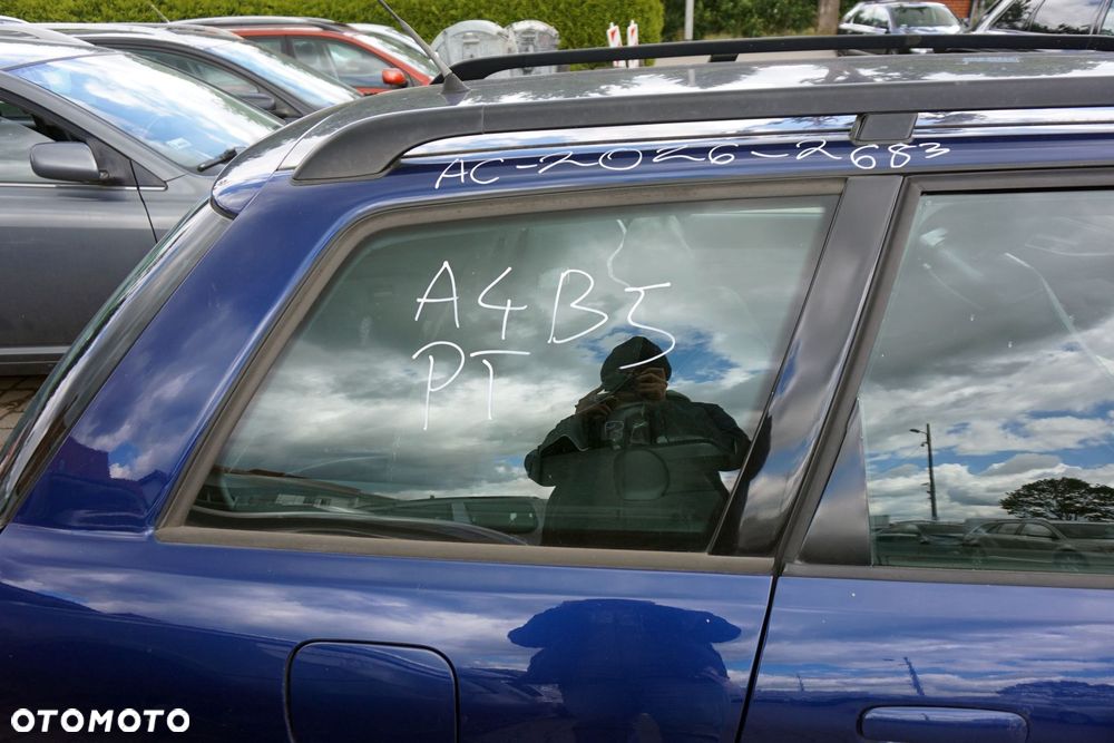 SZYBA KAROSERYJNA TYLNA PRAWA BOCZNA A4 B5 KOMBI  AUDI 1994-2001 - 1
