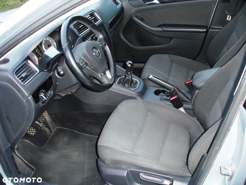 Volkswagen Jetta - 7