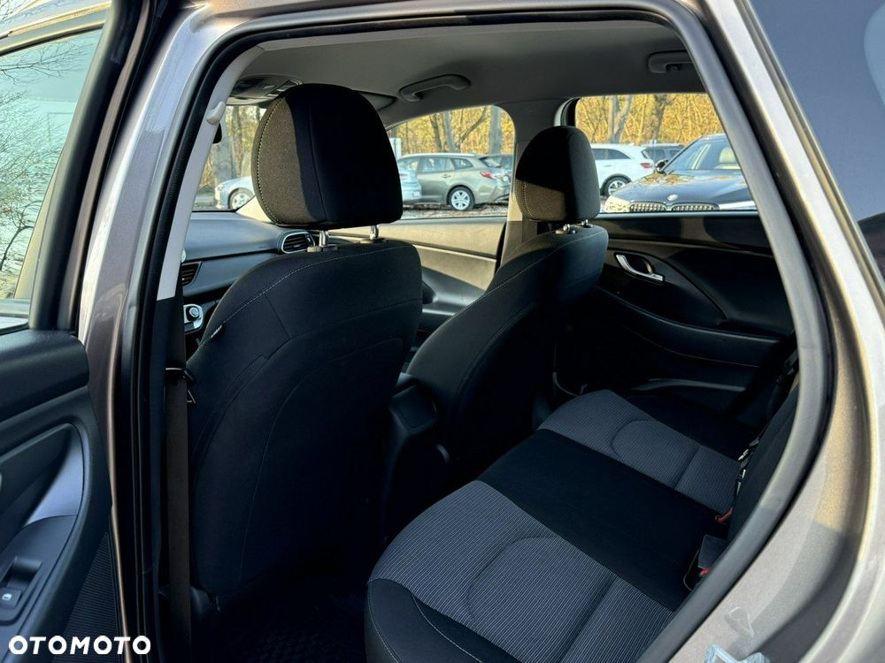 Hyundai i30 1.5 DPI Classic + - 14