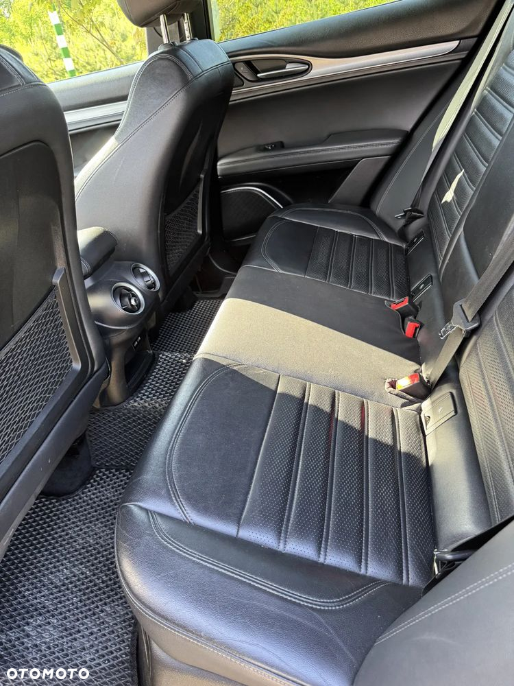 Alfa Romeo Stelvio 2.0 Turbo 16V AT8-Q4 Veloce Ti - 11
