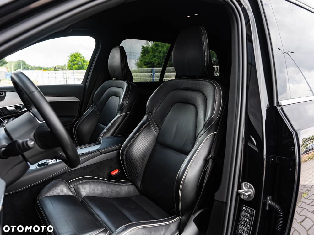 Volvo XC 90 B5 D AWD Ultimate Bright - 24