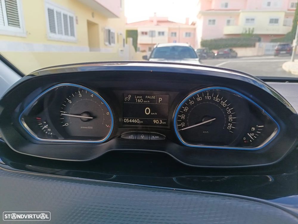 Peugeot 2008 1.2 PureTech Allure EAT6 - 6