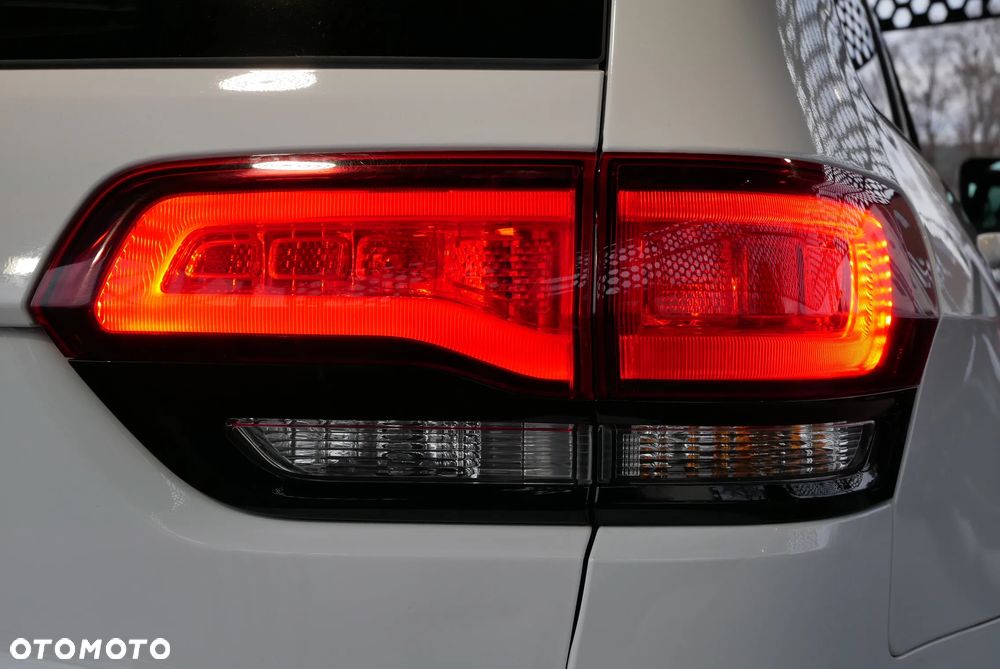 Jeep Grand Cherokee - 38