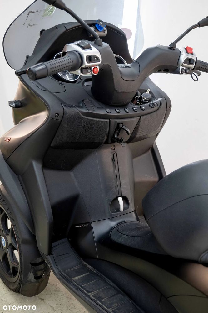 Piaggio MP-3 - 13