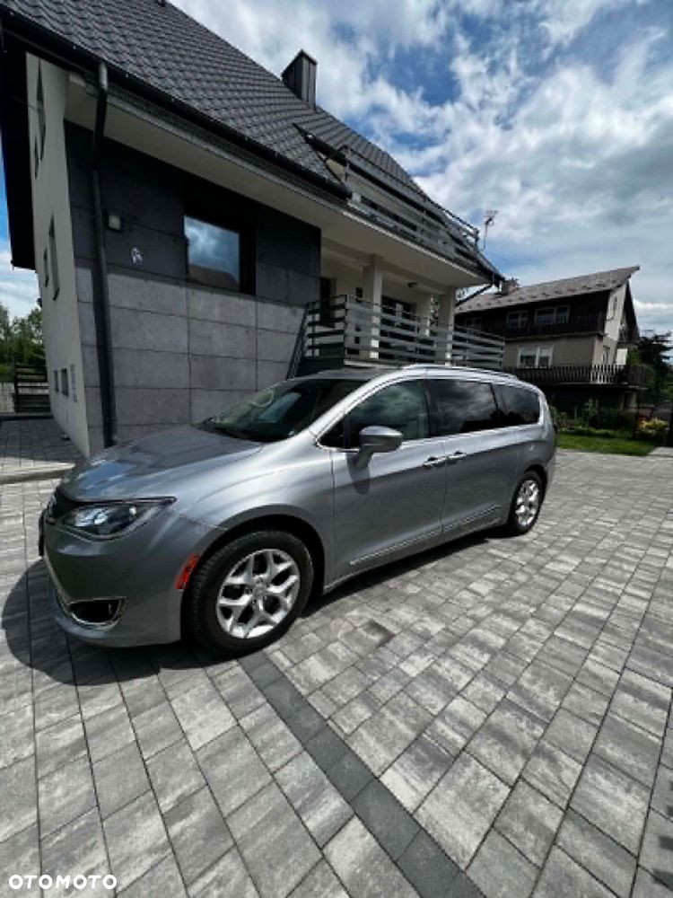 Chrysler Pacifica - 3