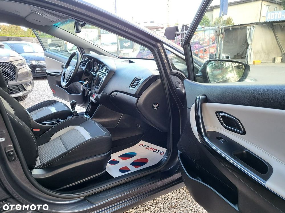 Kia Ceed - 16