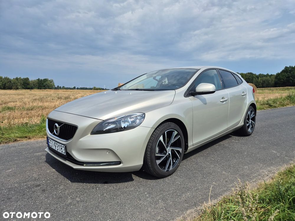 Volvo V40 D2 Drive-E R-Design Momentum - 1