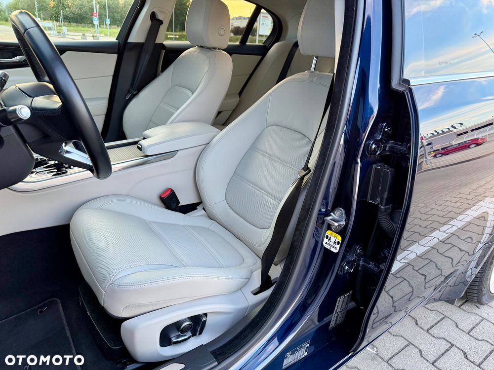 Jaguar XE D180 S - 16