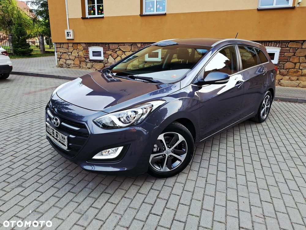 Hyundai i30 blue Kombi 1.6 GDi Passion - 2