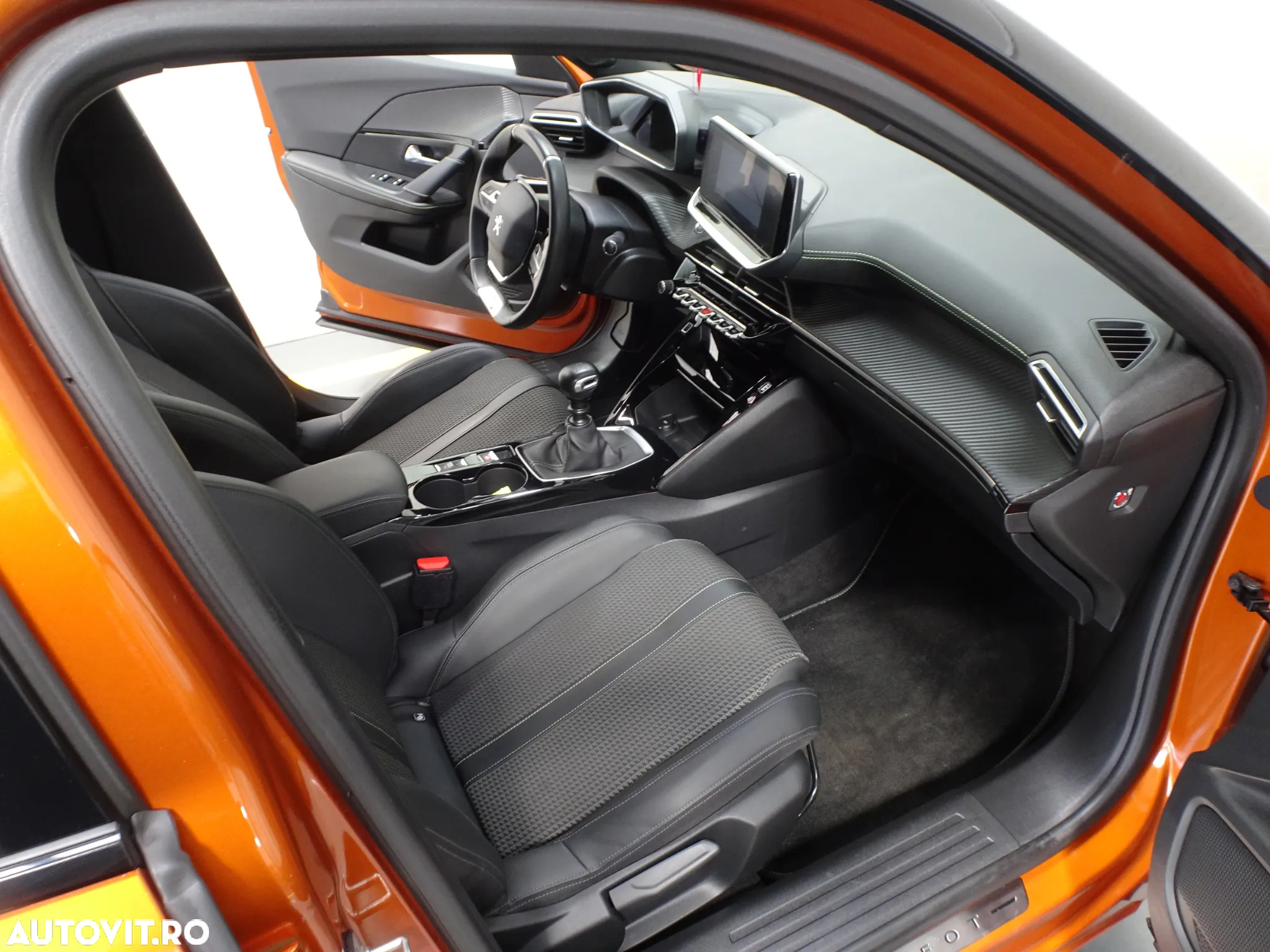 Peugeot 2008 1.2 L PureTech STT GT Line - 15