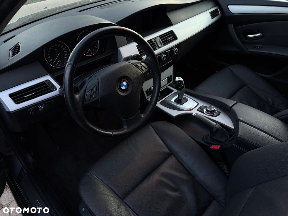 BMW Seria 5 523i - 6