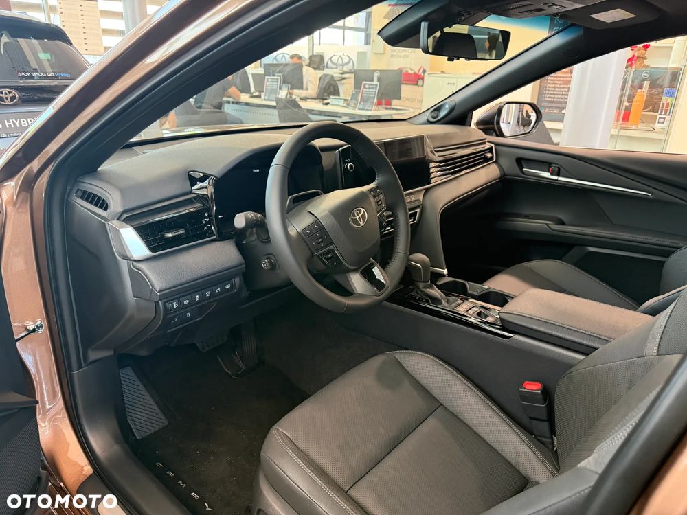Toyota Camry - 3