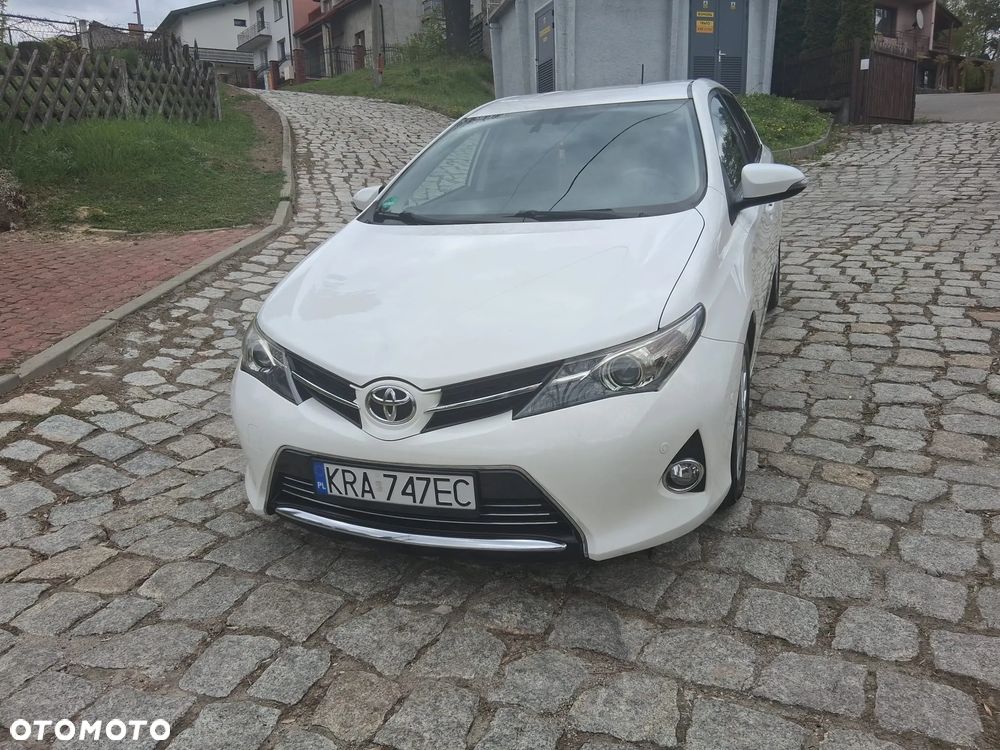 Toyota Auris 2.0 D-4D Comfort - 2