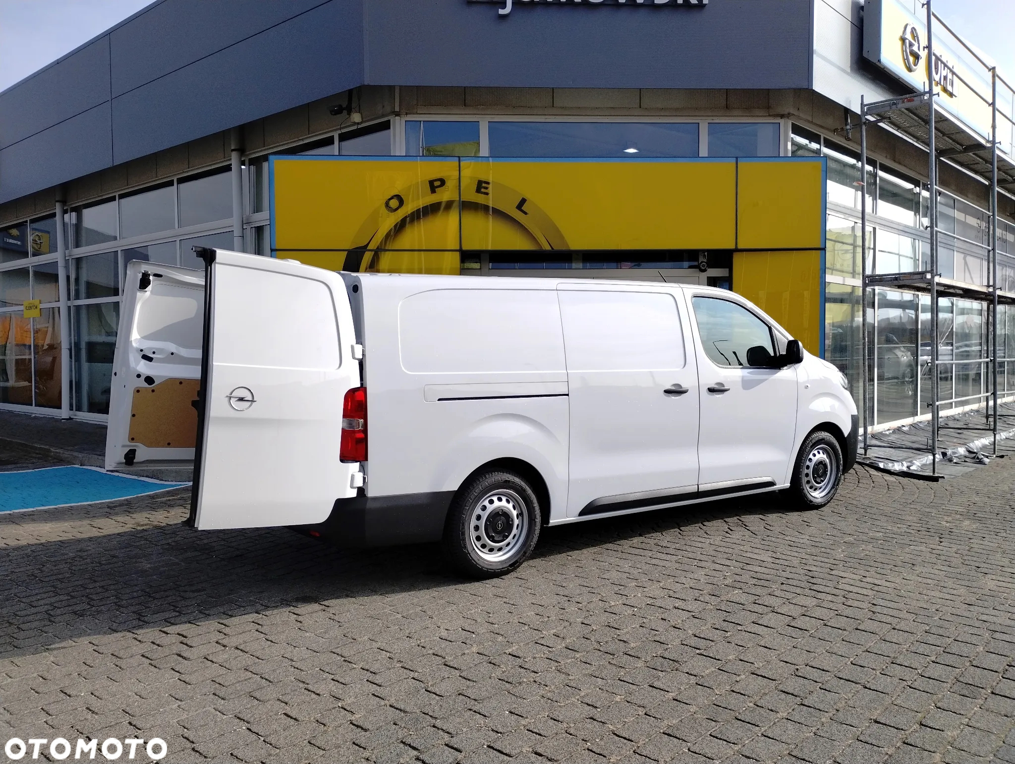 Opel Vivaro Extra Long - 4
