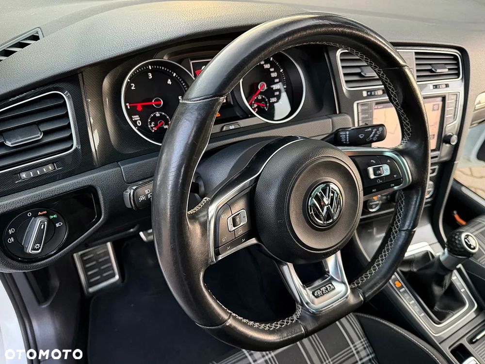 Volkswagen Golf 2.0 TDI BMT GTD - 23