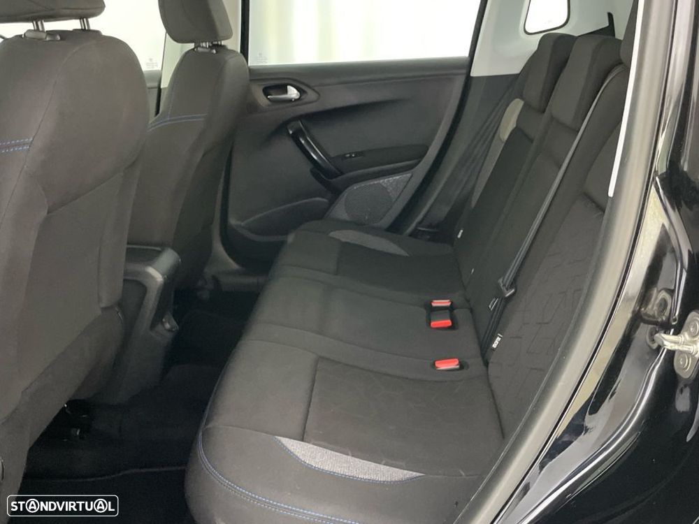 Peugeot 2008 1.2 PureTech Style - 12