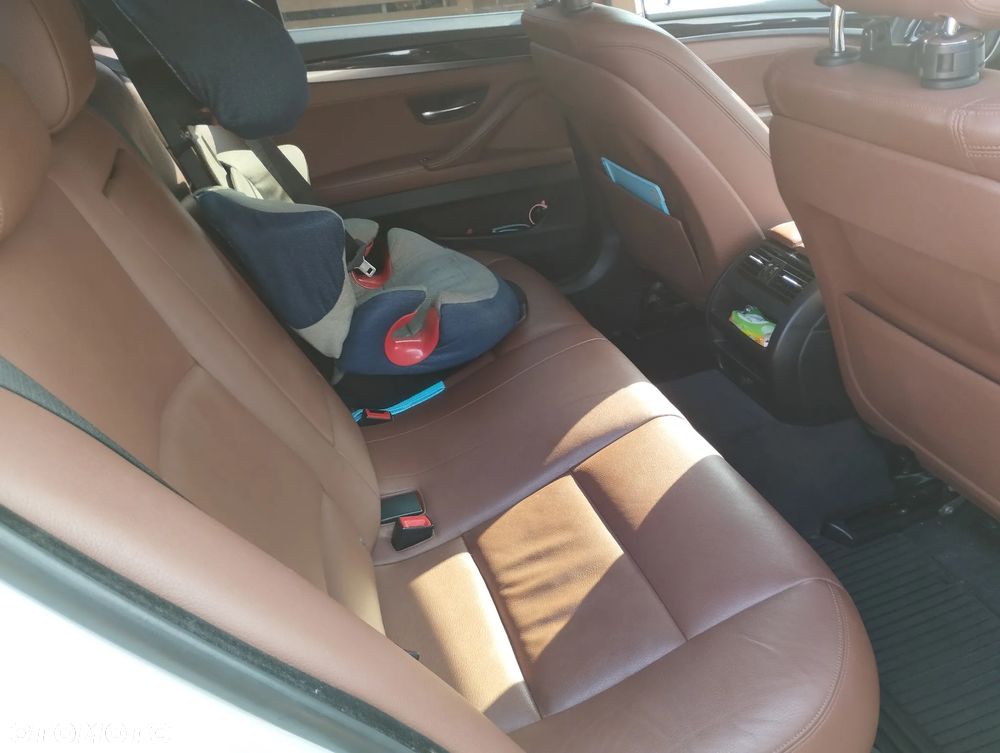 BMW Seria 5 525d Touring - 5