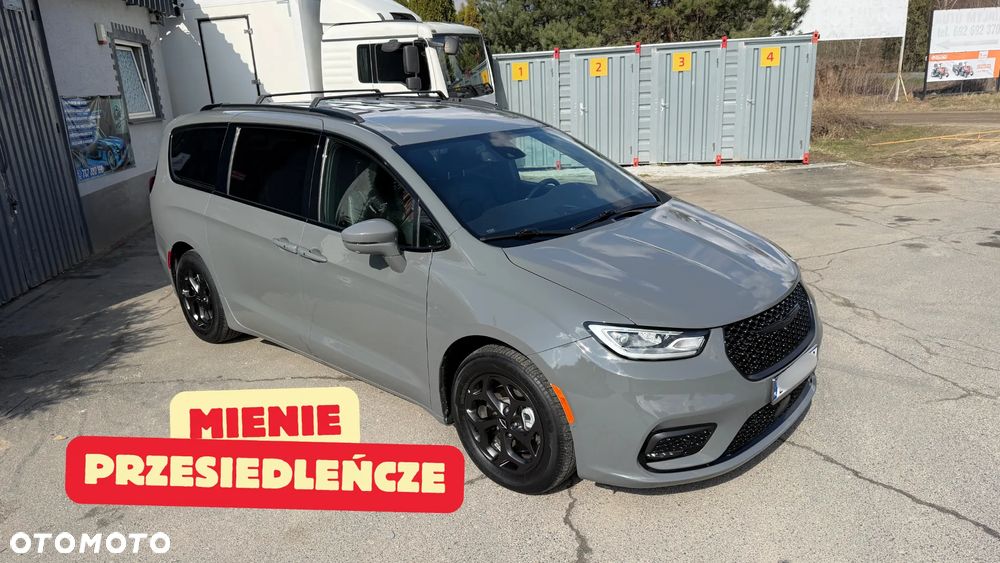 Chrysler Pacifica - 1