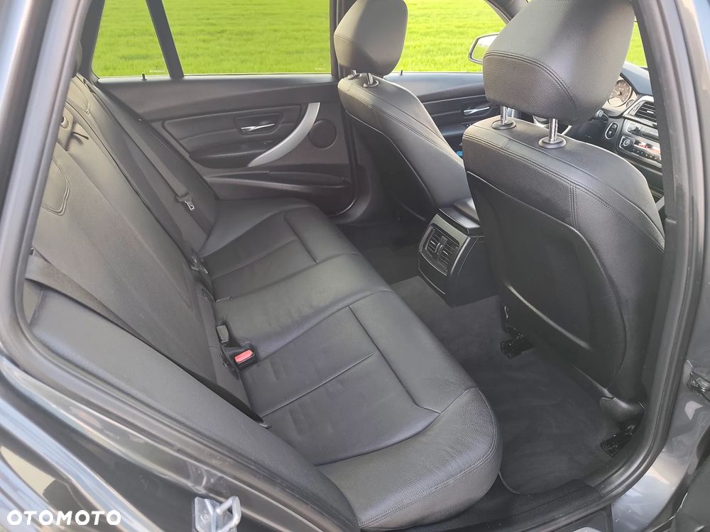 BMW Seria 3 320d xDrive Edition M Sport Shadow - 28