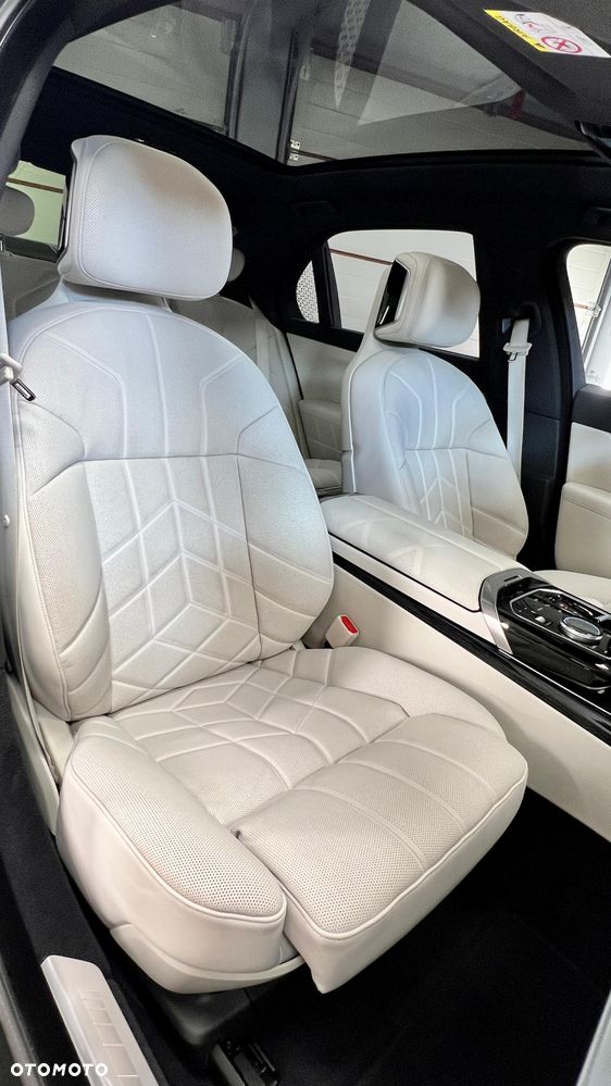 BMW Seria 7 - 26
