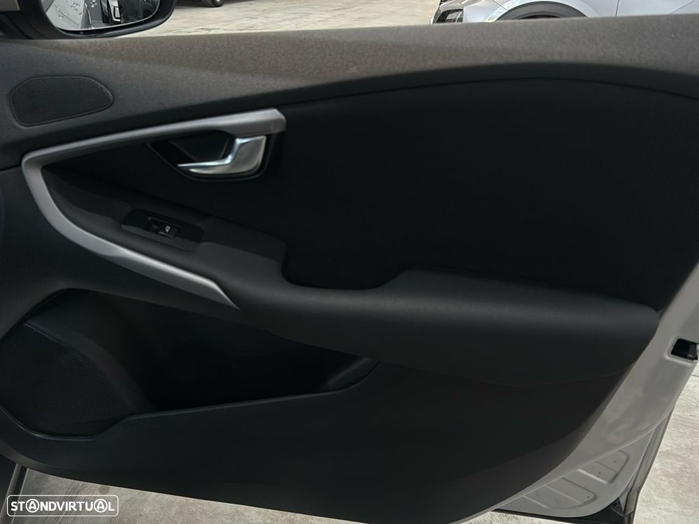 Volvo V40 2.0 D3 Momentum - 22