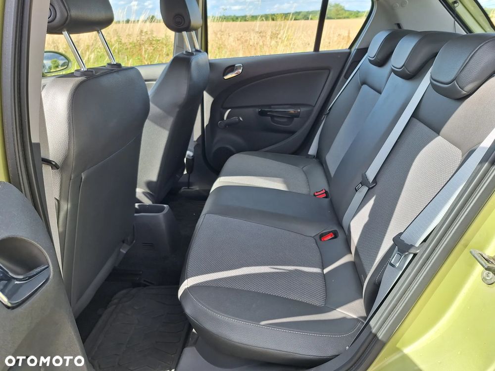Opel Corsa 1.4 16V Cosmo - 15
